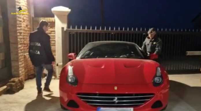 Frode Iva, maxi operazione della Finanza. Sequestrate Ferrari e ville di lusso ferrari sequestro