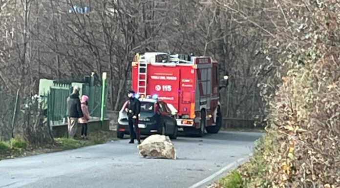 Calolzio. Rischio caduta massi, al via i lavori di messa in sicurezza in via Favirano masso lorentino via favirano