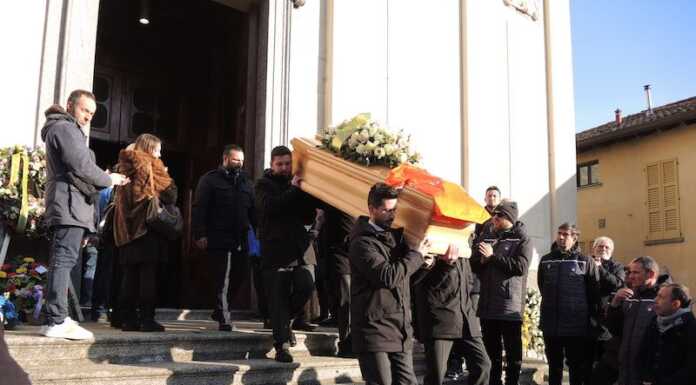 Folla ai funerali di Carlo Tavecchio, ex presidente della Figc