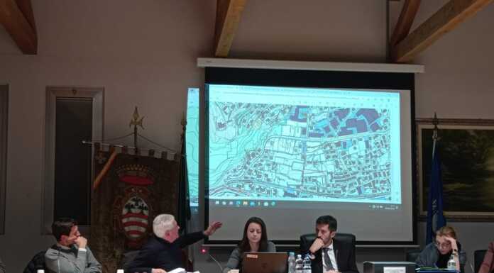 Mandello. Variante al PGT: approvata l’adozione, minoranza contraria Variante al PGT consiglio comunale Mandello