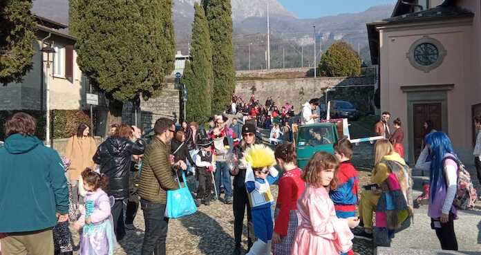 Abbadia si colora per il Carnevale, in tanti alla festa