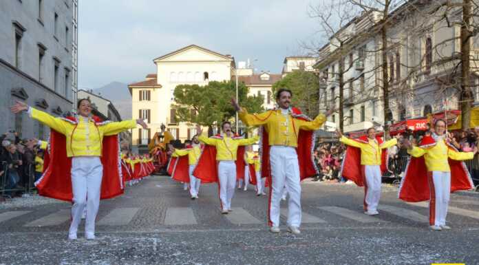 Lecco. Carnevalone sia..! La sfilata dei carri attraversa il centro