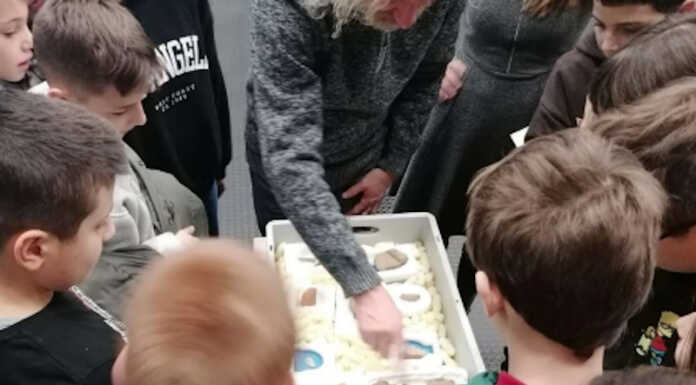 Casatenovo: lezione di archeologia, alle medie, con i reperti del cantiere della nuova scuola