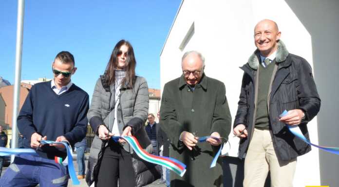 Alla Piccola inaugurato il nuovo centro operativo di Linee Lecco Nuovi_uffici_Linee_Lecco_Piccola_parcheggi