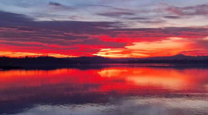Tramonto infuocato sul lago di Pusiano, ecco le foto di Luca Turati Tramonto Luca Turati Bosisio