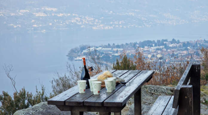 Dervio. Sul Sentiero del Viandante, un nuovo angolo suggestivo Panchina Sentiero del Viandante Dervio