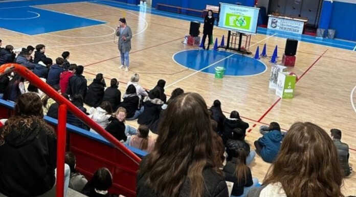 Calolzio. 750 studenti del Rota a lezione di economia circolare con Silea foto silea rota