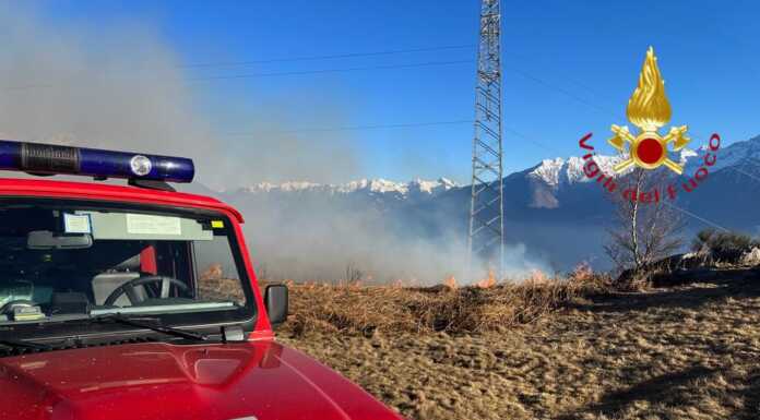Incendio boschivo a Montemezzo, intervento dei Vigili del Fuoco incendio montemezzo