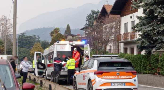 Mandello, incidente sulla provinciale: soccorse anche due bambine