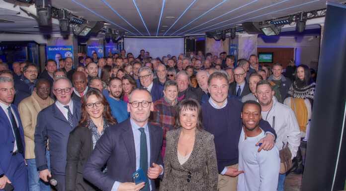 Regionali. In trecento all’Orsa per la “chiusura” di Mauro Piazza