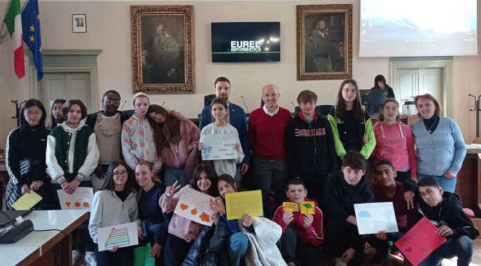 Una mattinata in comune: giovani studenti in municipio gli studenti della Nava con il presidente Nigriello e l'assessore Torri