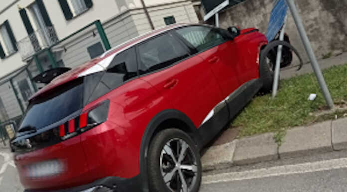 Calolzio: esce di strada alla rotonda. Paura per un anziano