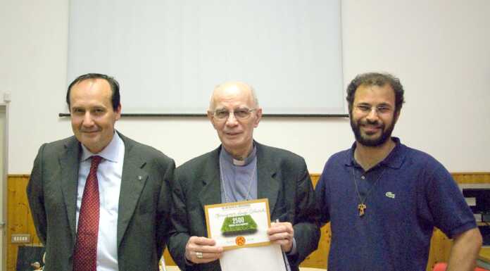 Assegnati i riconoscimenti del Premio Bontà del Fondo Beppe Silveri Don Tommaso Nava con Mons Luigi Stucchi e il Sindaco Antonio Rusconi