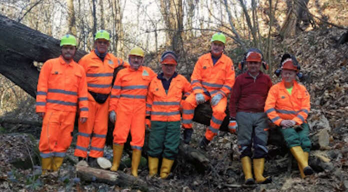 Galbiate: volontari della Protezione civile al lavoro a Valle Grossa Galbiate Protezione civile