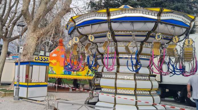 Giostre sul lungolago: al via l’allestimento, da sabato l’apertura Giostre_lungolago_lecco_marzo_2023