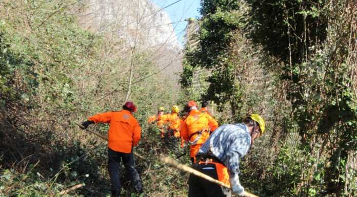 Rancio. Ultimo grosso intervento della stagione per la squadra antincendio Intervento_squadra_antincendio_rancio
