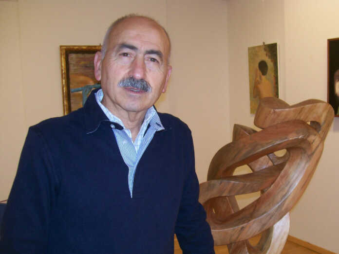 Lo scultore Angelo Bonanomi