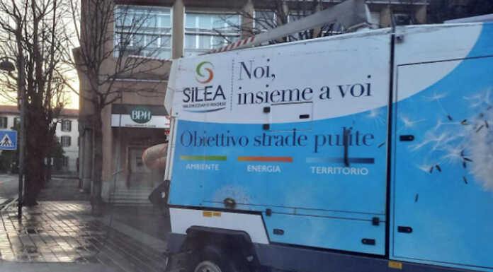 Merate: pulizia straordinaria delle vie del centro con la spazzatrice Merate pulizia strade