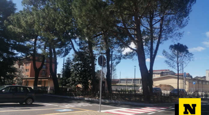 Merate, viale Verdi: via le reti arancioni. Aperto il parcheggio davanti al nido Merate viale Verdi parcheggi asilo
