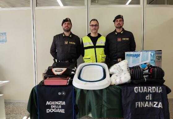 Chiasso. Camion fermato in dogana, trasportava merce non conforme sequestro finanza chiasso