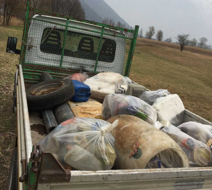 Rifiuti abbandonati Riserva Pian di Spagna