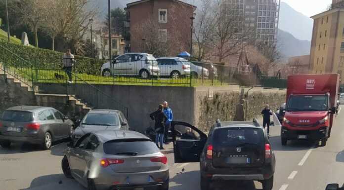 Lecco. Incidente tra auto e moto in via Tonale incidente via tonale