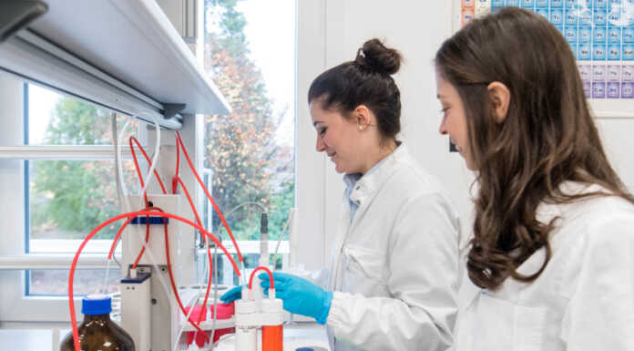 Continua la partnership a difesa della qualità dell’acqua como acqua laboratorio