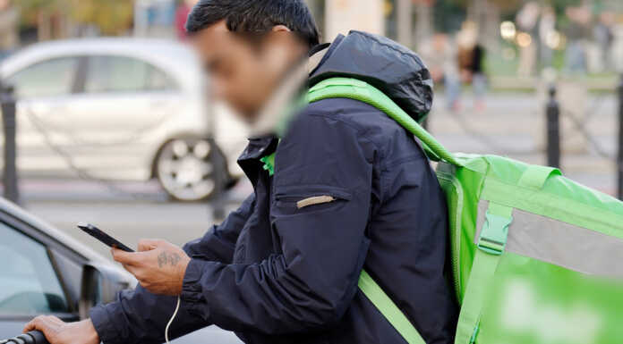 Rider e cessione di account, a Lecco due casi su otto controllati