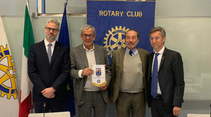 Incontro con il Rotary Club Lecco: “Crisi energetica: problemi e prospettive” Da sinistra Marco Canzi, Chicco Testa, Diego Gavagnin e Andrea Ascani Orsini