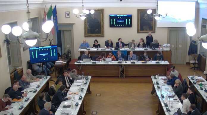 Lecco. Aumenti Irpef, un emendamento mette tutti d’accordo