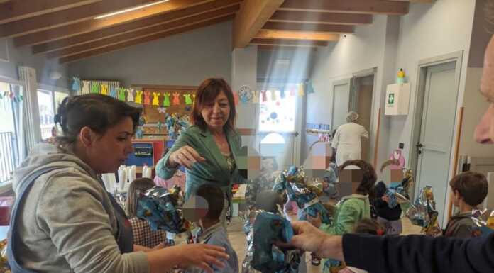 A Lierna ‘piovono’ uova di Pasqua. La donazione agli alunni delle scuole Uova di Pasqua Lierna scuole