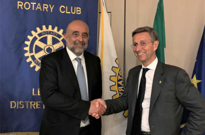 A sinistra Marco Ceresa, CEO Randstand Italia, a destra Andrea Ascani Orsini- presidente Rotary Club Lecco