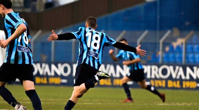 Calcio Lecco e Foggia: battaglia per la storia nella finale Playoff di Serie C L'esultanza di Pinzauti al gol vittoria (credit foto Calcio Lecco 1912)