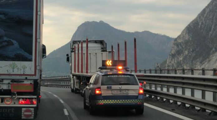 Statale 36: camion fermo tra Abbadia e Lecco, code in direzione Sud Camion in panne statale 36