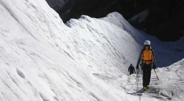 Guide alpine. Legati su ghiacciaio: attrezzatura e consigli pratici per gli scialpinisti Legati su ghiacciaio guide alpine