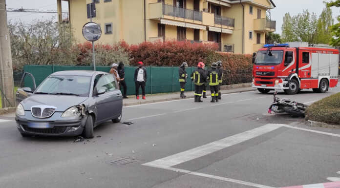 Merate, incidente auto moto in via Agnesi: 19enne in giallo in ospedale