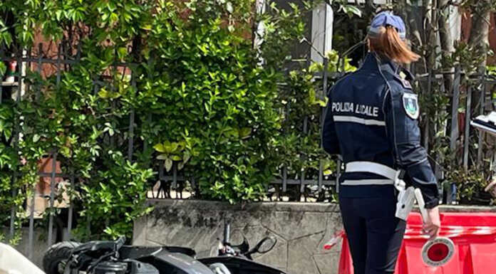 Merate, scontro auto moto in viale Verdi: soccorsa una donna