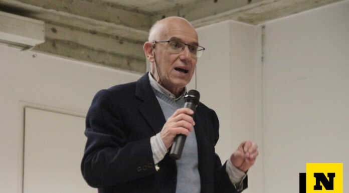 Merate, sala civica piena per Agnoletto: “Mobilitarsi per salvare la sanità pubblica” Vittorio Agnoletto