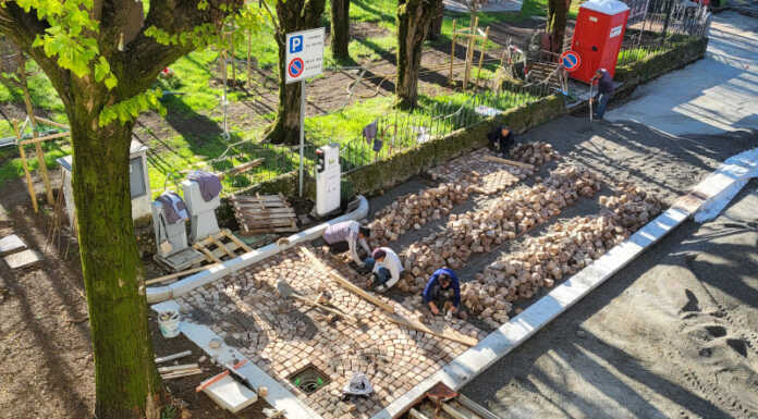 Merate, lavori davanti al Municipio: chiude via Viganò