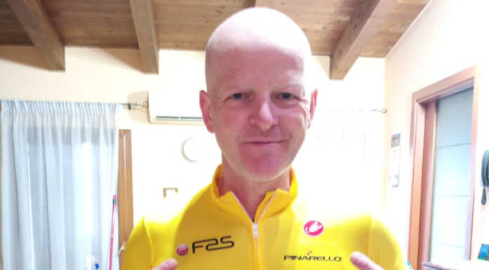 Lecco e Valchiavenna al fianco del pompiere ciclista in sella contro la fibrosi cistica Paolo Fogliada con la maglia della ricerca