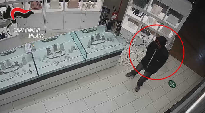 Rho. Rapina in gioielleria, incastrato dall’anello regalato alla sua ex Rapina Rho Carabinieri