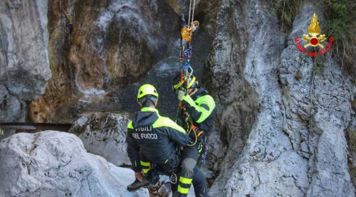 Vigili del Fuoco. Addestramento del nucleo Saf in ambiente impervio Vigili_del_fuoco_saf_esercitazione