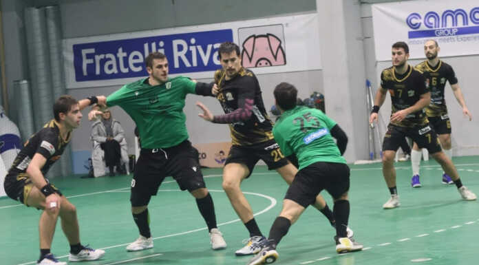 Pallamano. Il Salumificio Riva cerca il pass per le final eight azione pallamano molteno