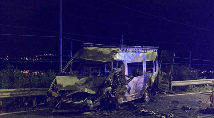 Schianto in corso Bergamo: 68enne ustionato, grave anche un 25enne