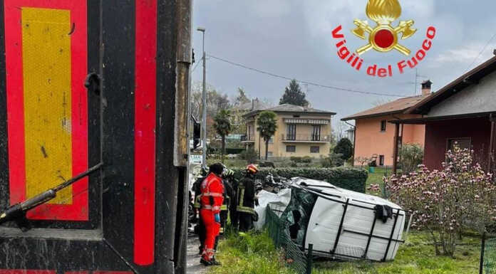 Scontro tra furgone e camion a Santa Maria Hoé: ferito un 23enne