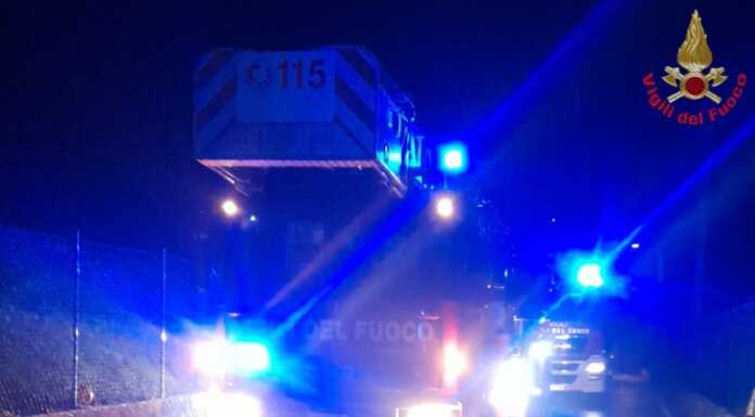 Valgreghentino, fulmine colpisce una casa: in fiamme il tetto