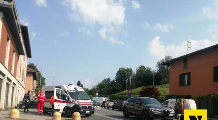 Merate. Incidente alla rotonda di Pagnano, ciclisti coinvolti Incidente Merate rotonda