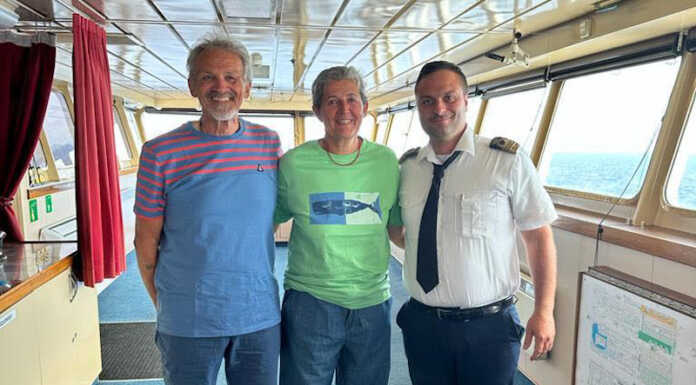 Barca a fuoco, salvati da traghetto: la disavventura della calchese Fiorella Ripamonti