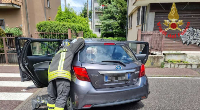 Osnago. Auto contro il cancello di un’abitazione, intervento dei Vigili del Fuoco Incidente a osnago domenica 14 maggio 2023