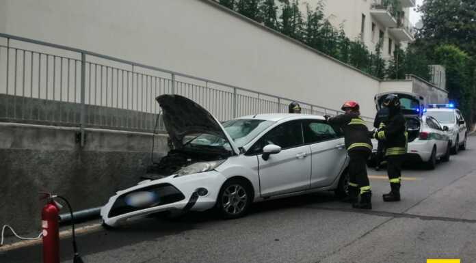 Perde il controllo dell’auto e finisce contro un muro, incidente in via Cazzaniga Incidente_Merate_Via_cazzaniga_20230516
